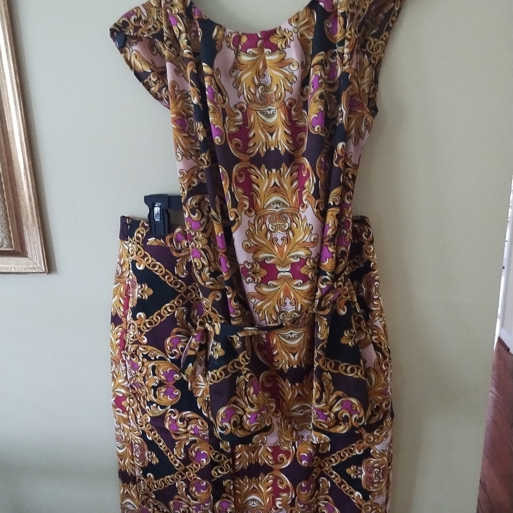 Worthington skirt and blouse set.Pencil skirt back slit 12, blouse with belt L.